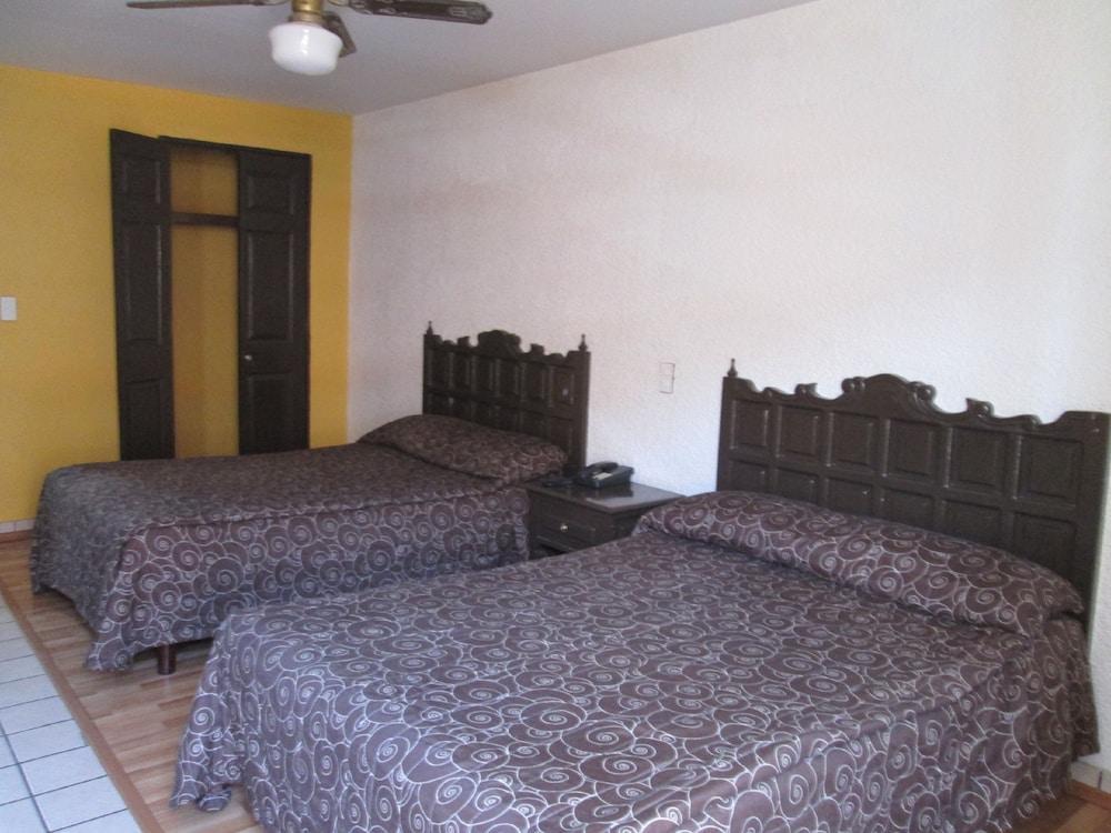 Hotel Colon Express Гвадалахара Экстерьер фото