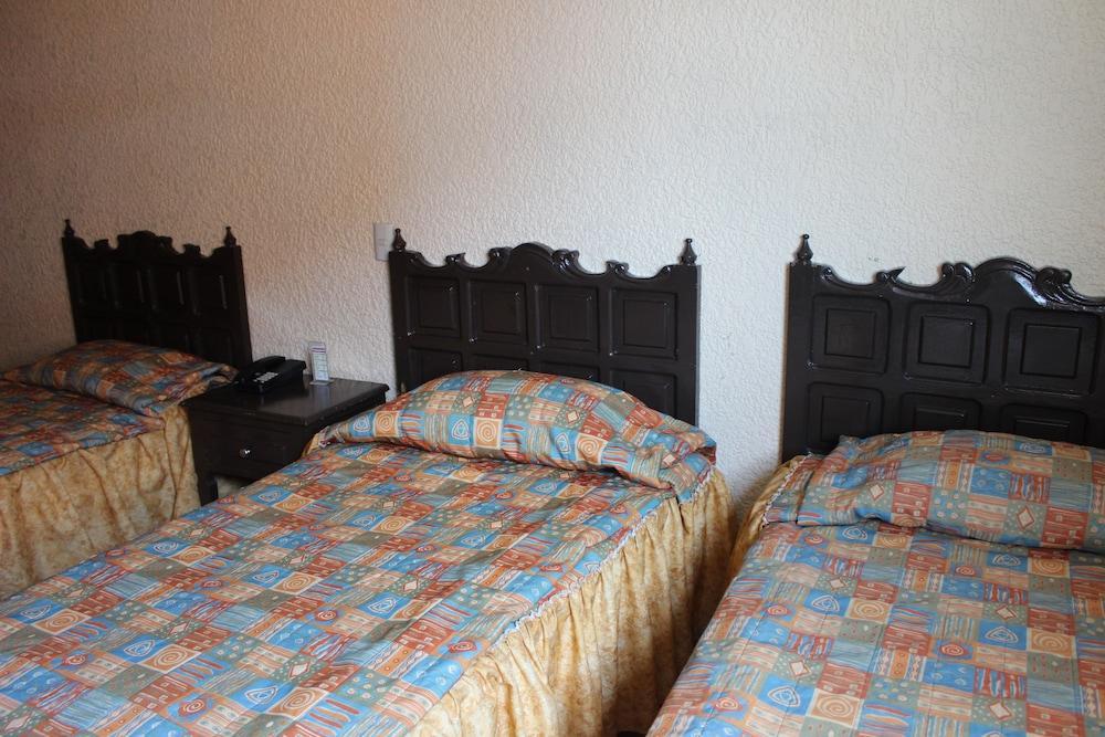 Hotel Colon Express Гвадалахара Экстерьер фото