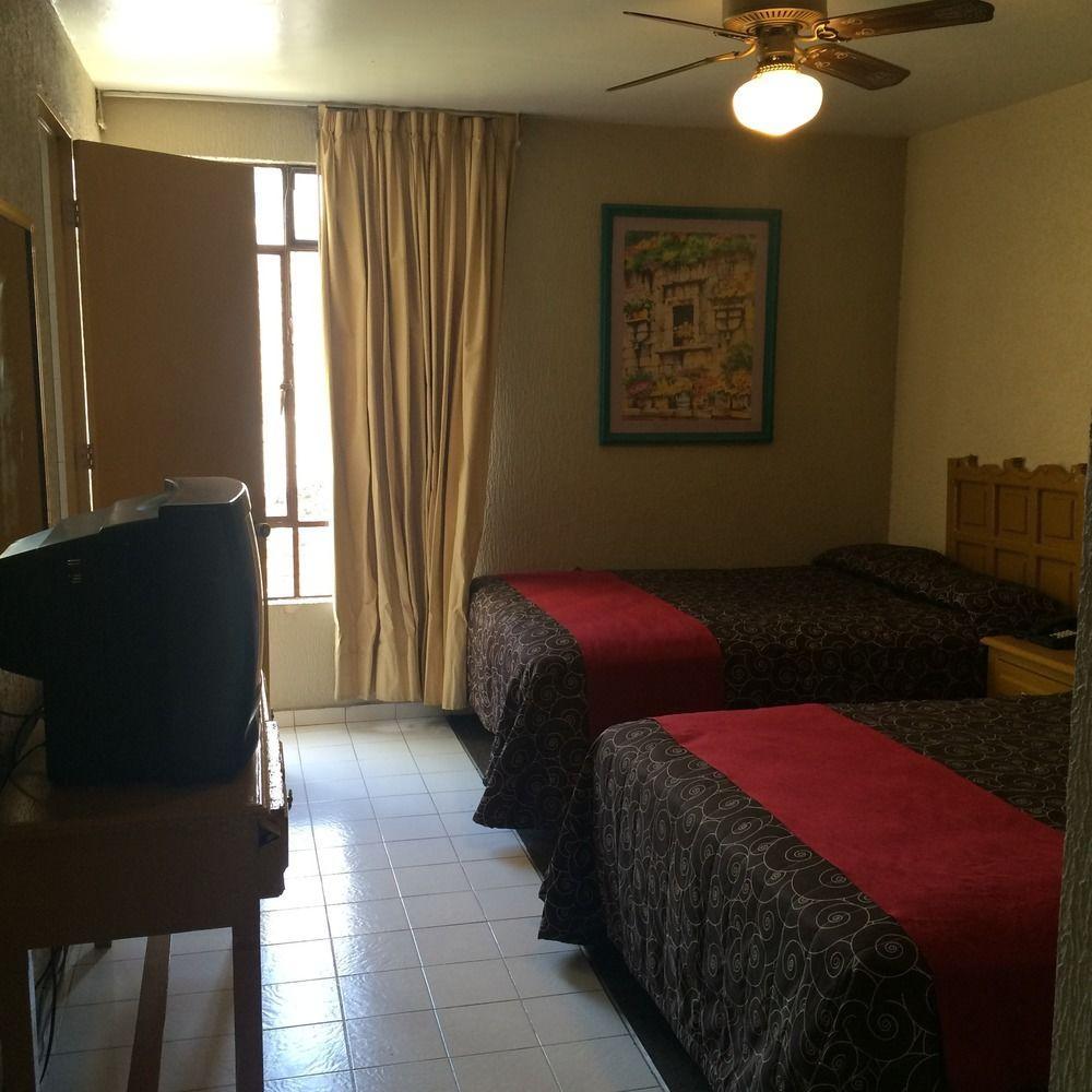 Hotel Colon Express Гвадалахара Экстерьер фото