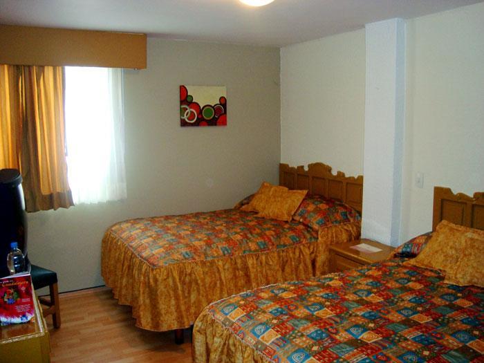 Hotel Colon Express Гвадалахара Экстерьер фото